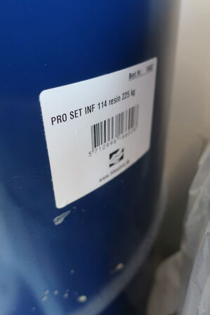 2 stk. tønder med epoxy PRO-SET INF-114 m.m.