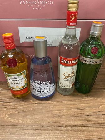 4 fl. Spiritus TANQUERAY, GIN MARE og STOLI VODKA