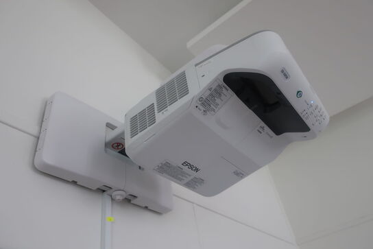 Projektor EPSON EB-685W