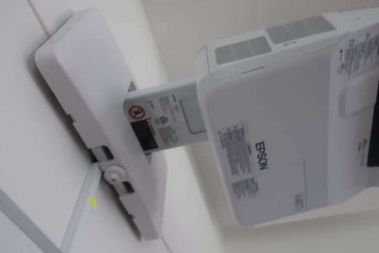 Projektor EPSON EB-685W