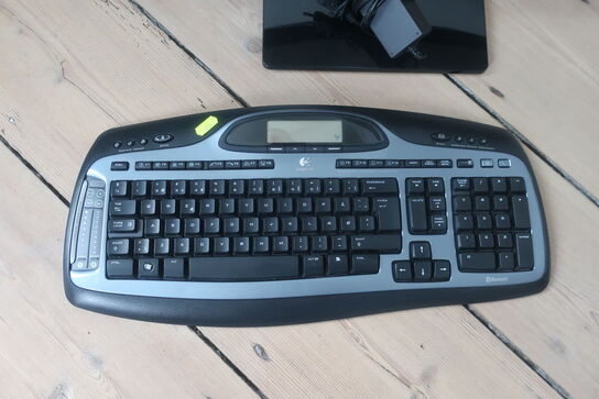 Skærm SAMSUNG S24D399 / tastatur LOGITECH