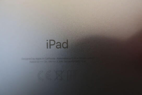 Tablet iPad APPLE 9. Gen 64GB (momsfri)