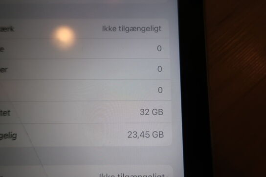 Tablet iPad APPLE 5. Gen32 GB (momsfri) (skærmen er beskadiget)