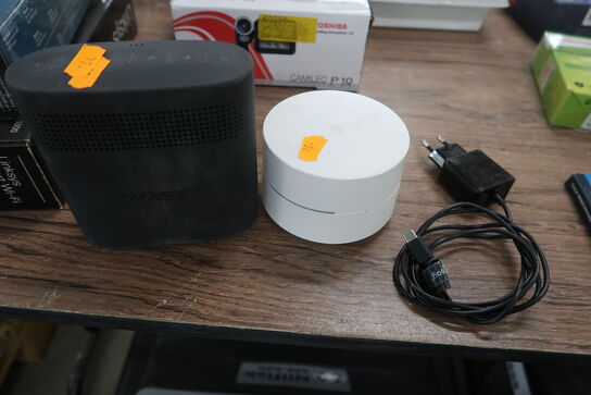 Accesspoint GOOGLE AC-1304 samt Bluetooth højttaler BOSE