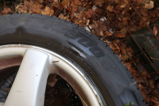 4 stk. fælge 7½x15H2 med dæk FIRESTONE 195/60R15