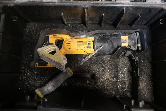 Bajonetsav DEWALT DCS380 samt lader og batteri