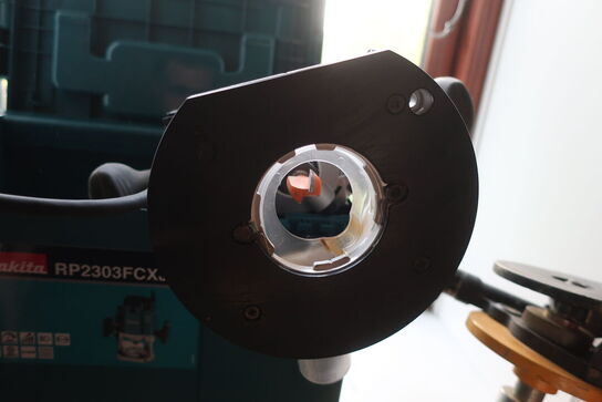 Overfræser MAKITA RP2303FCXJ