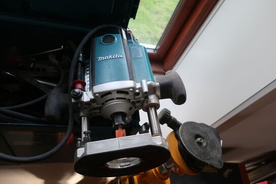 Overfræser MAKITA RP2303FCXJ