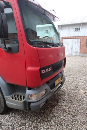 DAF LF knæklads lastbil, årg 2001, "kun 261000 km" 180hk 6 cyl., Nysynet 