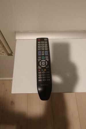 TV SAMSUNG inkl. fjernbetjening