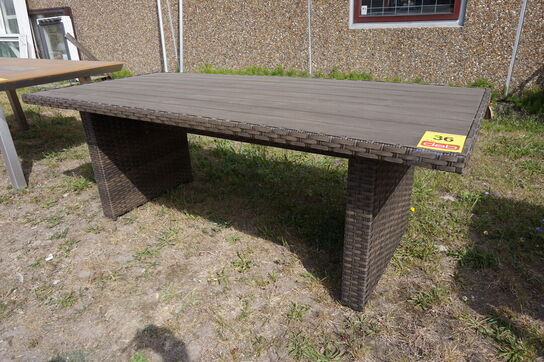 Vila Tjørn havebord Rattann/nonwood 210x95 cm Askegrå 