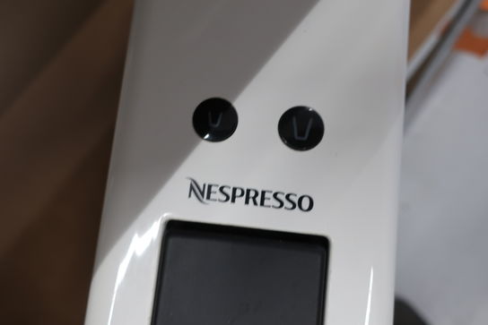 Kaffemaskine NESPRESSO Essenza Mini