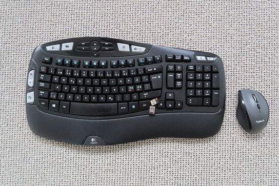 Logitech Wireless Keyboard & mus