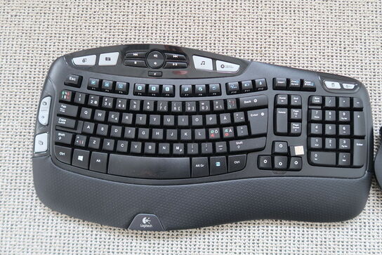 Logitech Wireless Keyboard & mus