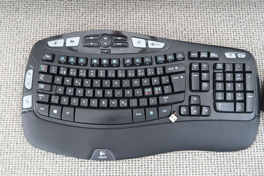 Logitech Wireless Keyboard & mus