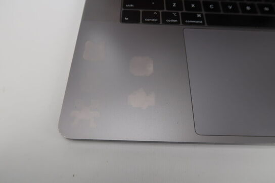 Apple MacBook Pro A1990 i7-9750 15,4"
