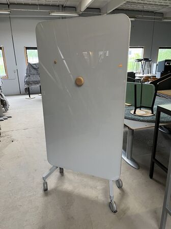 Whiteboard/opslagstavle på hjul 