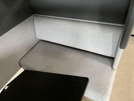 Sofagruppe FOUR DESIGN med bord som kan vippes op