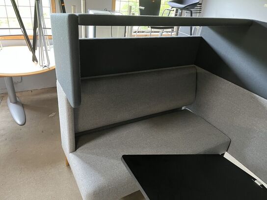 Sofagruppe FOUR DESIGN med bord som kan vippes op