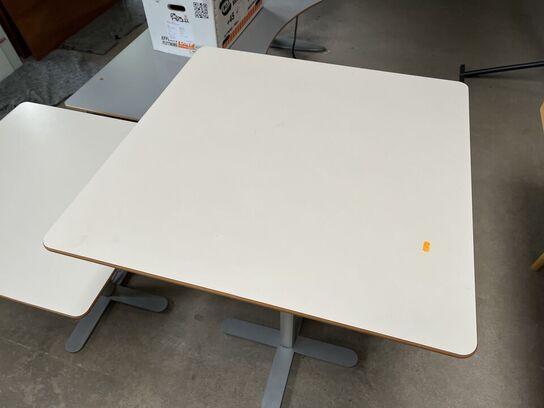 2 stk. justerebar borde DJOB PETER J. LARSEN