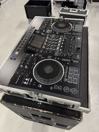 Pioneer XDJ-XZ inkl. Case It Flightcase samt stikpanel