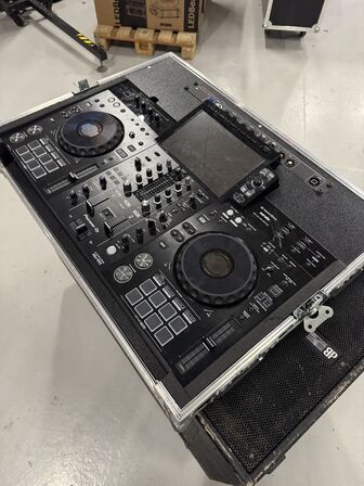 Pioneer XDJ-RX3 inkl. Case it flightcase samt stikpanel