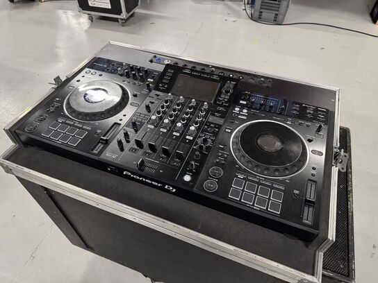 Pioneer XDJ-XZ inkl. Case It Flightcase samt stikpanel