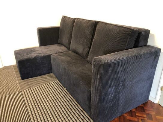 Boston L-Sofa 280x150 cm. Sort rib velourstof