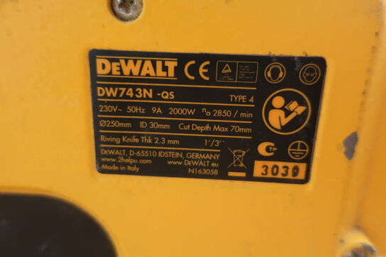 Afkorter/geringssav DEWALT DW743N -QS