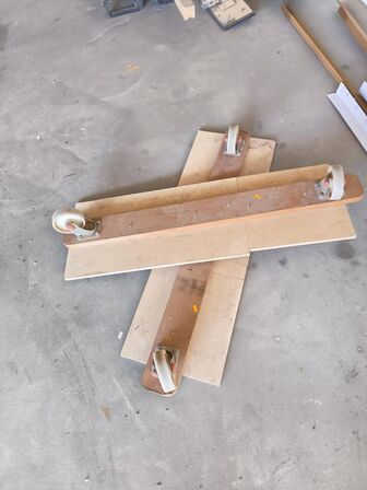 2 stk møbelhunde