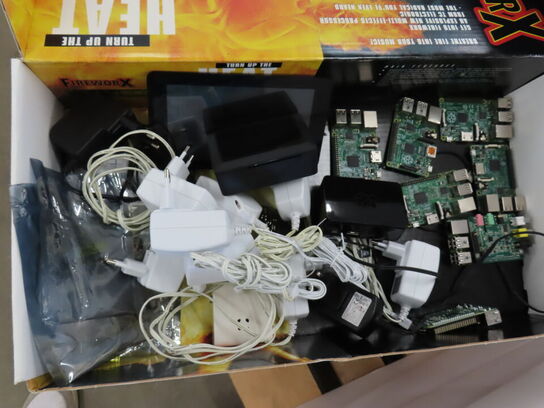 5 Kasser computerdele bl.a. RASPBERRY PI