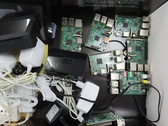 5 Kasser computerdele bl.a. RASPBERRY PI