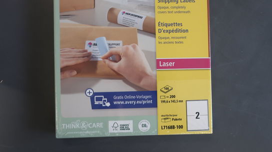 Shippinglabels AVERY 199,6x143,5 mm.