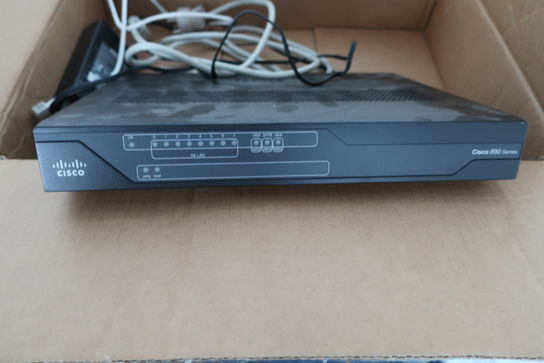 2 stk. router SAGAMCOM og CISCO 892FSP