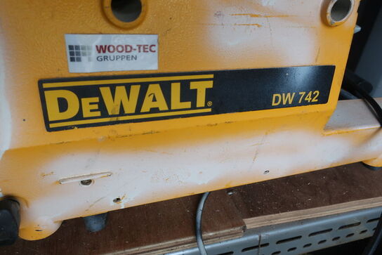 Kap-/ geringssav vendbar DEWALT DW 743