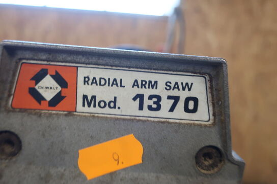 Radial arm saw DEWALT 1370