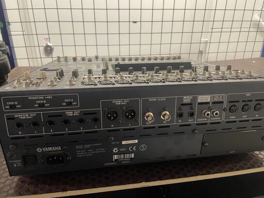 Digital mixer YAMAHA 01V96