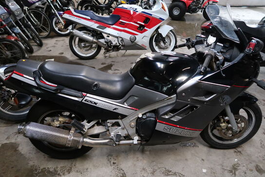 Motorcykel: SUZUKI GSX 1100F Momsfri