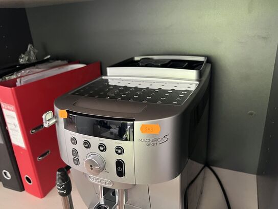 Espressomaskine DELONGHI Magnificas Smart