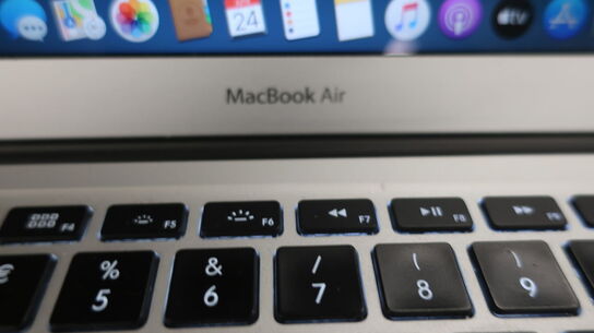 Bærbar computer APPLE MacBook Air 13" 2015