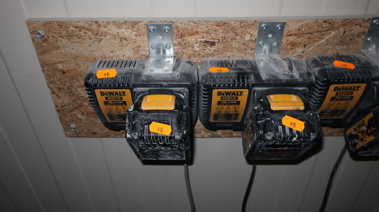 3 stk. ladere med batterier DEWALT