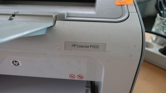 Skærm DELL S2721HS og printer HP LaserJet P1102