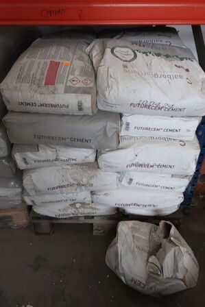 Diverse cement, sand m.m.