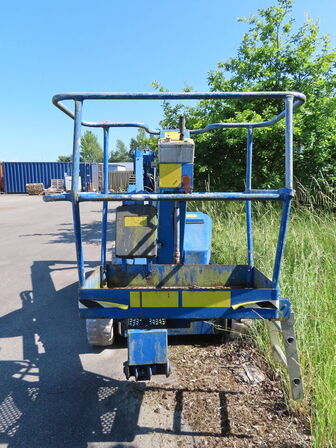 Knækarmsbomlift, UPRIGHT AB38