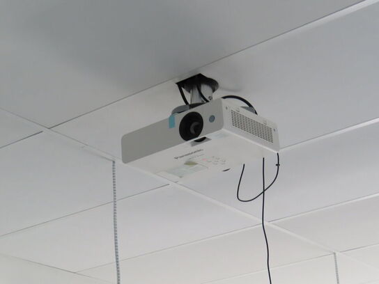 Projektor, PANASONIC PT-LW373 med fjernbetjening