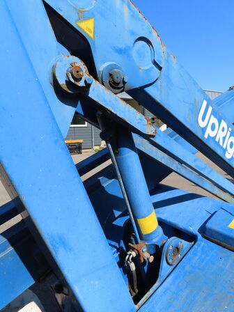Knækarmsbomlift, UPRIGHT AB38