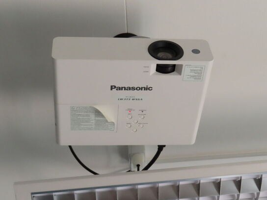 Projektor, PANASONIC PT-LW373 med fjernbetjening