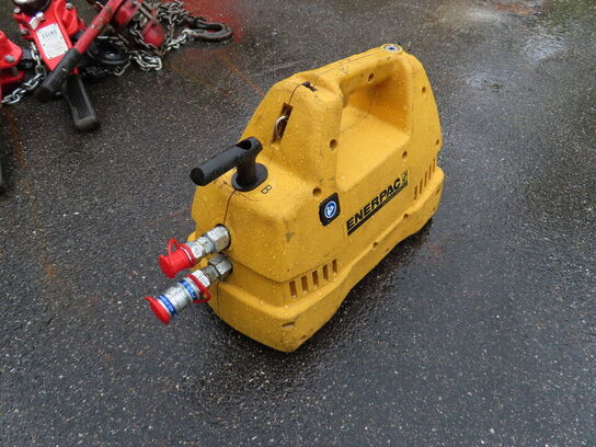 Accu. hydraulicpumpe, ENERPAC XC1402M med to ekstra accu.