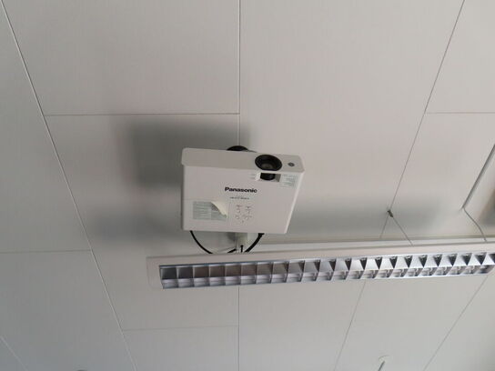 Projektor, PANASONIC PT-LW373 med fjernbetjening