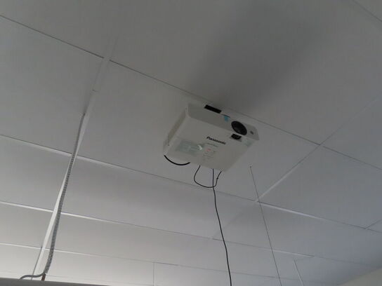 Projektor, PANASONIC PT-LW373 med fjernbetjening